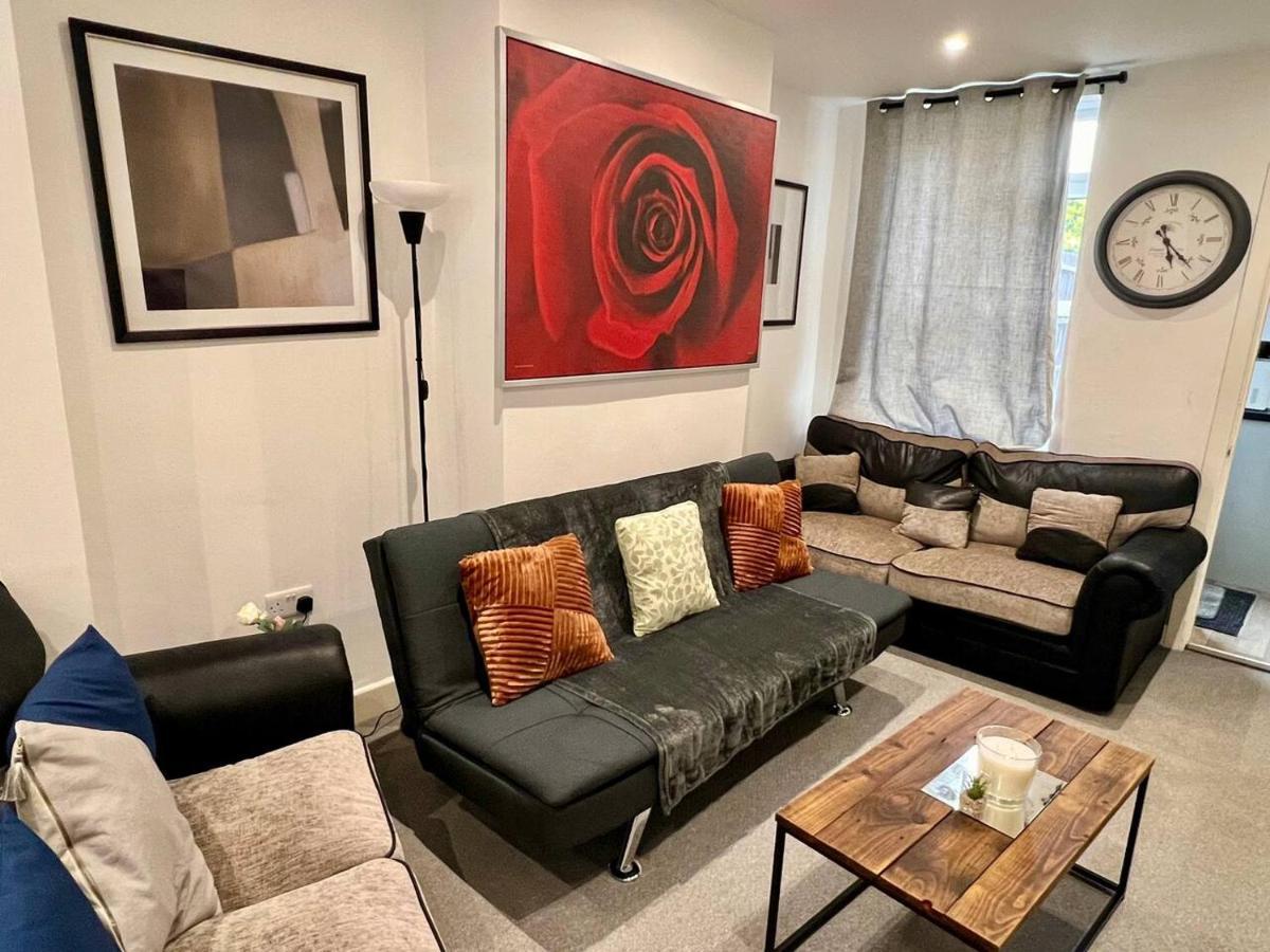 4 Bedroom Terrace House Веллингборо Экстерьер фото